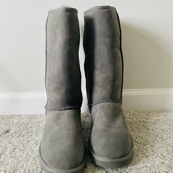 Tall Ugg boots-Gray - Picture 5 of 5